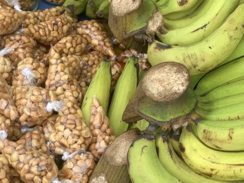 Banana & groundnuts