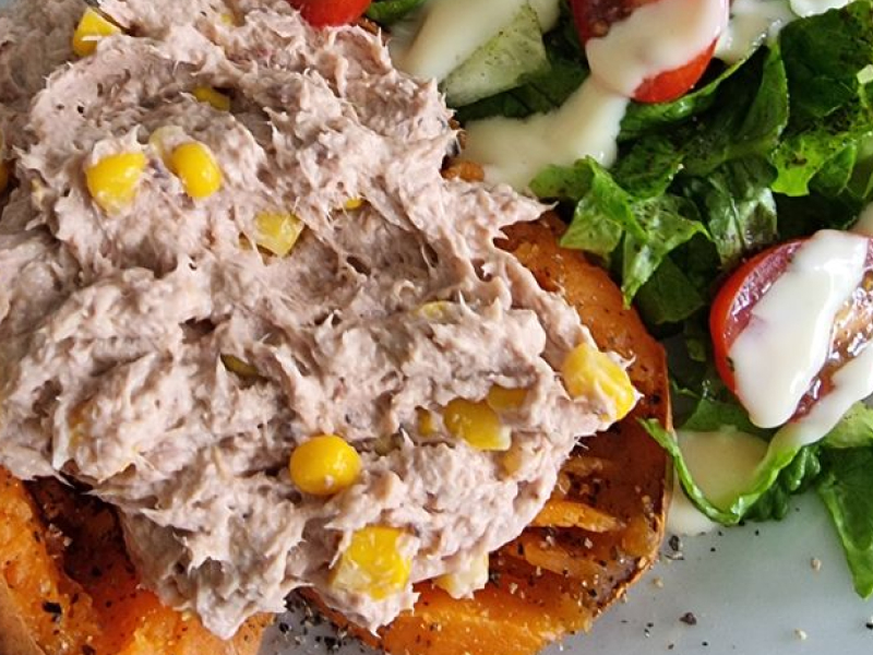 Jacket sweet potato with tuna & salad