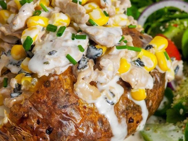 Jacket potato with tuna & salad